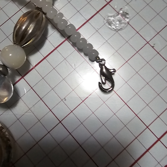 Vintage Robert Rose Mother of Pearl Necklace and Clip Earrings Set - Picture 10 of 12